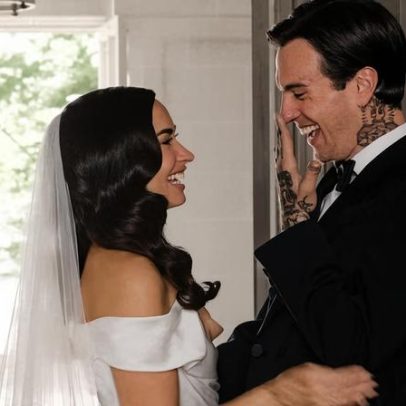 Demi Lovato celebra 1 ano de casamento com Jordan 'Jutes' Lutes