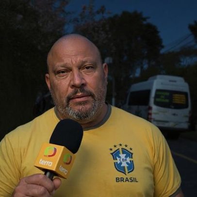 Porteiro da Granja Comary recebe presente de Romário e comenta Adriano Imperador