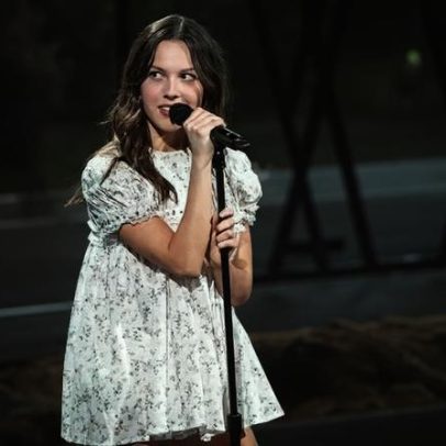 Olivia Rodrigo rebate críticas ao visual e critica a sexualização feminina