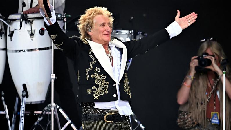 Onde assistir o especial de Rod Stewart na CBS em 2026 online