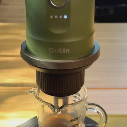Duas máquinas de espresso portáteis frente a frente, há vencedor claro