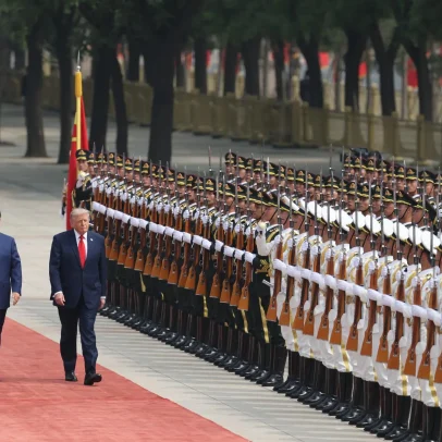 Trump é recebido por Xi em Pequim para cúpula sobre relações EUA-China