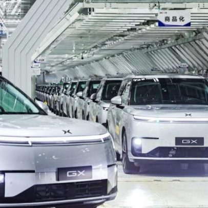 Montadora chinesa inicia produção em massa de táxis autônomos