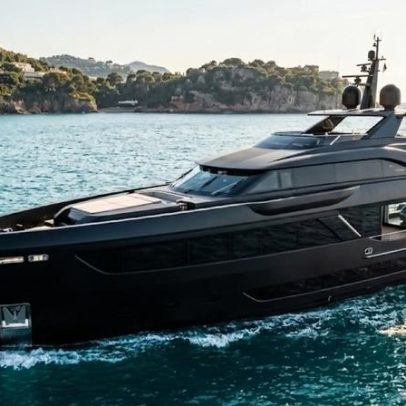 Iate de US$ 800 milhões tem 84 metros, cinema 4K e garagem para Bugatti