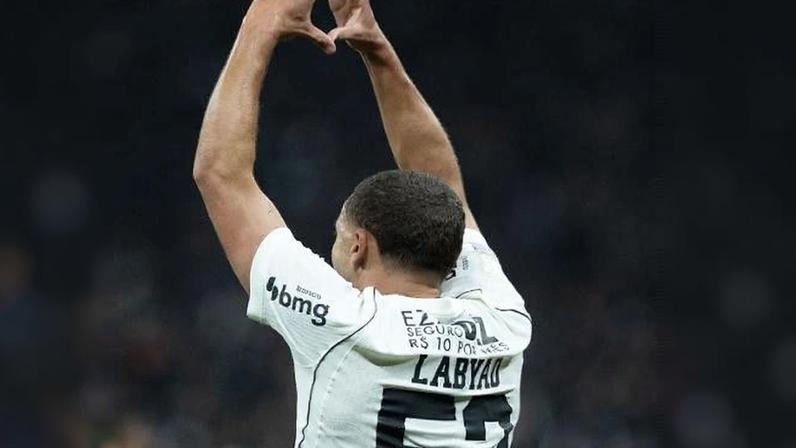 Zakaria Labyad celebra gol marcado pelo Corinthians contra o Atlético-MG, no Brasileirão