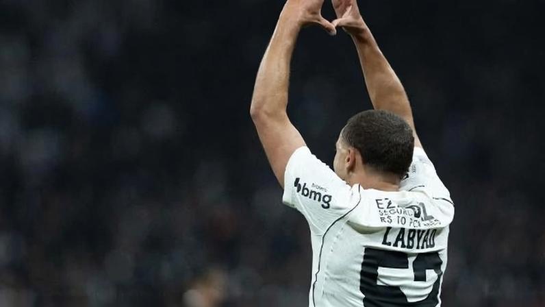 Zacharia Labyad celebra seu gol pelo Corinthians contra o Atlético MG