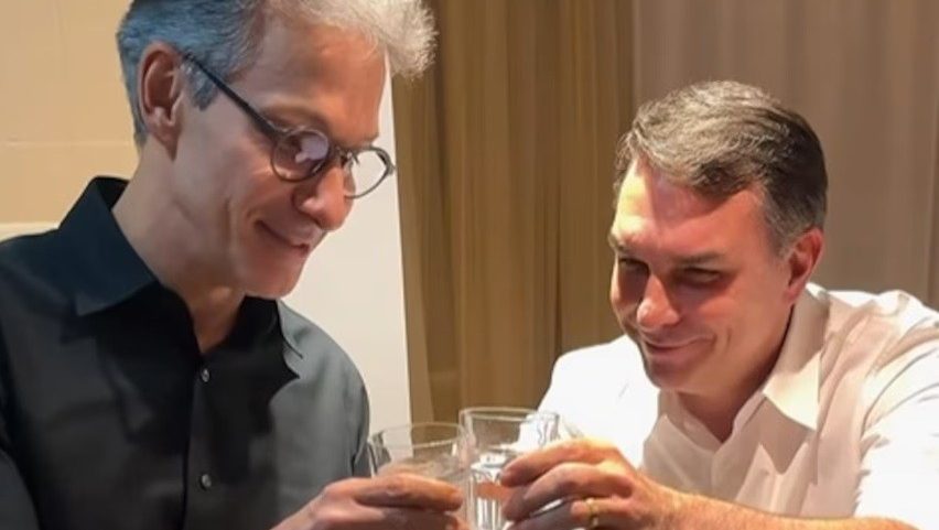O ex-governador de Minas Gerais, Romeu Zema (Novo), e o senador Flávio Bolsonaro (PL-RJ) - ./Reprodução