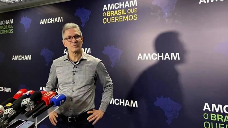 Na imagem, o pré-candidato à Presidência, Romeu Zema (Novo), em evento da Amcham Brasil