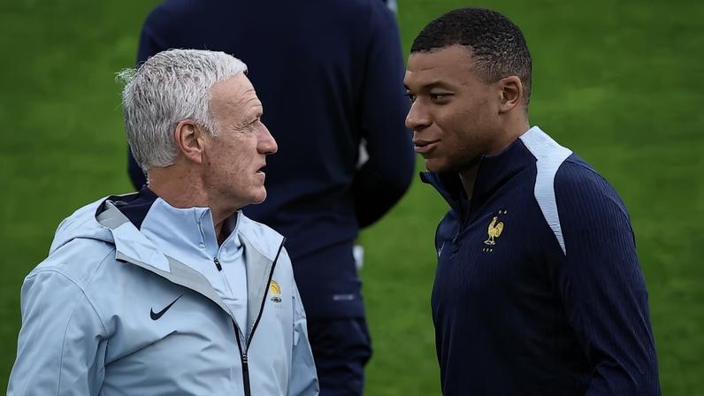 Didier Deschamps e Mbappé — Foto: Franck Fife/AFP