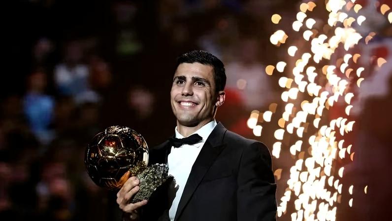 Rodri venceu o prêmio da Bola de Ouro em 2024 — Foto: AFP