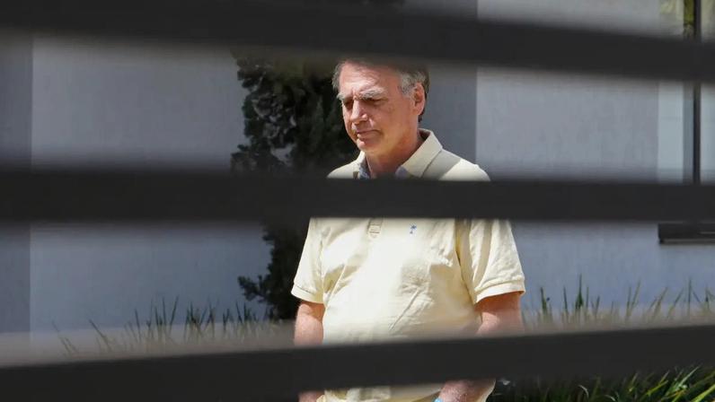 O ex-presidente Jair Bolsonaro em prisão domiciliar - 03/09/2025 (Sergio Lima/AFP)