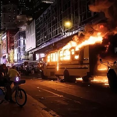 Jovem baleado e ônibus incendiados em Manhattan após vitória histórica da NBA