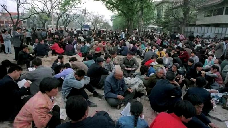 Falun Gong followers during a silent protest outside the Communist Party’s headquarters in Beijing in 1999.