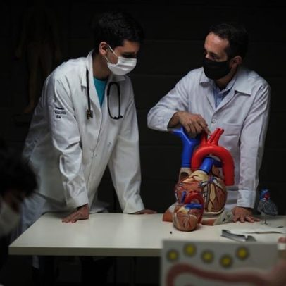 Comissão do Senado aprova piso salarial para médicos e dentistas