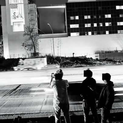 Coletivo de arte de rua VJayBombs viraliza em LA como protesto