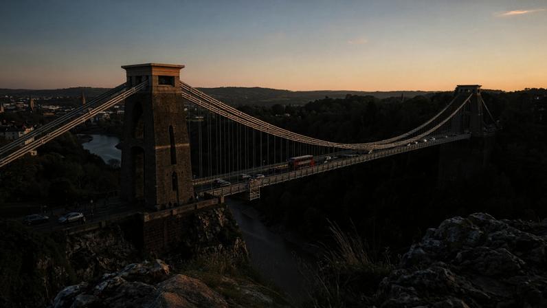 Ponte pênsil de meados do século dezenove suspensa sobre o desfiladeiro do rio Avon – Créditos: depositphotos.com / bwillmetts