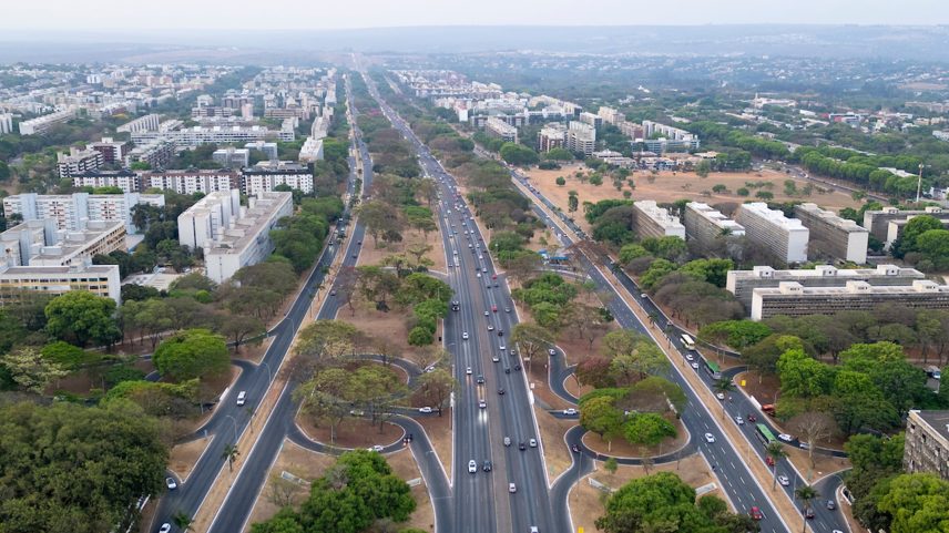 Norte do Plano Piloto arborizada nas quadras residenciais e comerciais. Brasília(DF), 04/10/2024. Foto: Igo Estrela/Metropoles