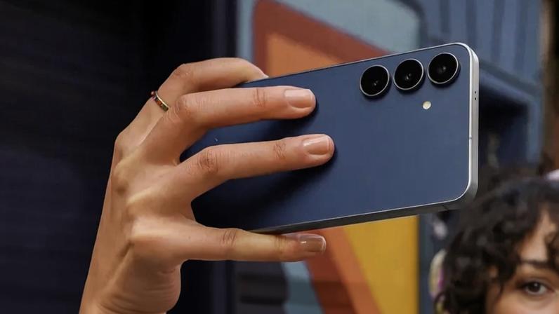 Galaxy S26 FE vazado no Geekbench 6 roda um firmware de versão S741NKSU0AZFF e possui 6.83 GB de memória utilizável (Imagem: Internet / reprodução)