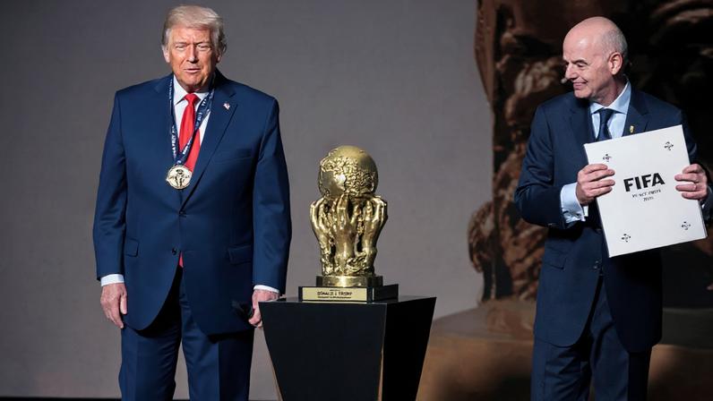 Trump e Infantino: prêmio de paz para o presidente americano (William Volcov/Brazil Photo Press/AFP)