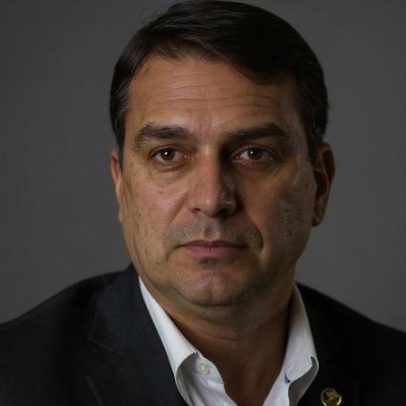 Flávio Bolsonaro critica STF dizendo que parece uma delegacia de polícia