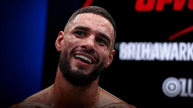 Gabriel Bonfim sorri ao fim da luta principal do UFC Vegas 118, em 6 de junho de 2026. (Foto por Chris Unger/Zuffa LLC)