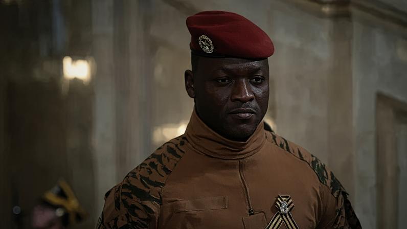 Burkina Faso rompe laços diplomáticos com a França