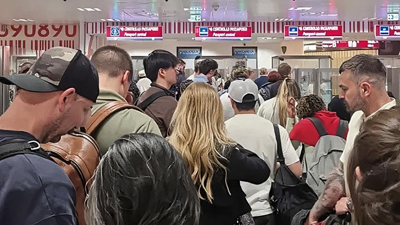 Chefe de aeroportos diz que novo sistema de fronteiras da UE não funciona