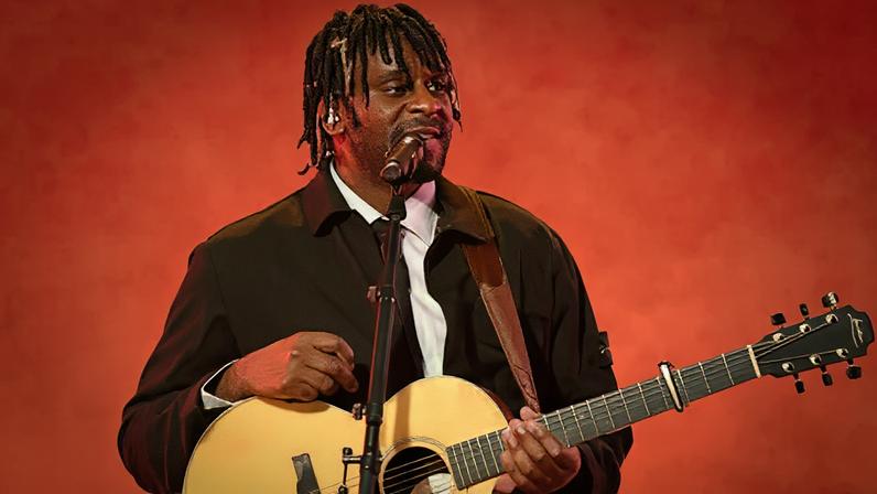 Myles Smith transforma cinco anos de anotações de terapia em álbum de estreia
