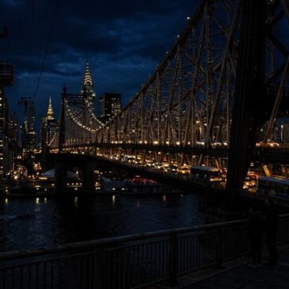 Estrutura de aço de dois níveis de 1.135 m ligou Manhattan ao Queens (1909)