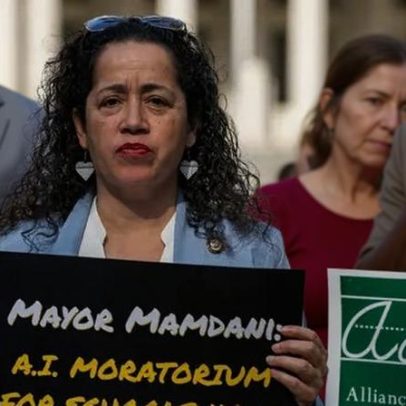 Maioria dos vereadores pede que Mamdani pause IA nas escolas