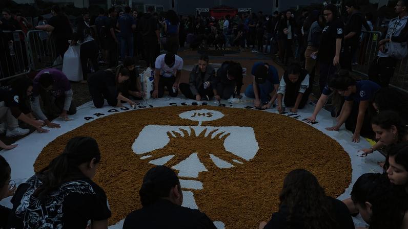 Brasília - 19/06/2025 - Arquidiocese de Brasília celebra o dia de Corpus Christi. Montagem do tapete no gramado central da Esplanada dos Ministérios. Foto Antônio Cruz/ Agência Brasil.