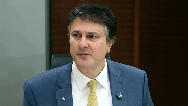 Brasília (DF), 19/08/2025 - O ministro da Educação, Camilo Santana, participa de café da manhã com jornalistas, para falar sobre medidas a serem tomadas sobre cursos de Medicina mal avaliados no Exame Nacional de Avaliação da Formação Médica (Enamed), aplicado pelo MEC. Foto: Antonio Cruz/Agência Brasil