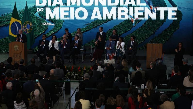 O presidente da República, Luiz Inácio Lula da Silva, durante cerimônia de anuncio do conjunto de ações para fortalecer a preservação e proteção dos biomas e o enfrentamento das mudanças climáticas e seus impactos, em alusão do Dia Mundial do Meio Ambiente (celebrado em 5 de junho), no Palácio do Planalto. Foto: Valter Campanato/Agência Brasil