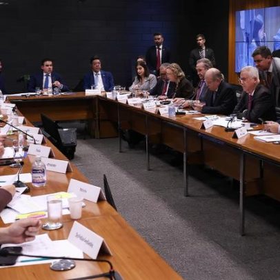 Câmara retira urgência do fim da escala 6x1 e destrava pauta