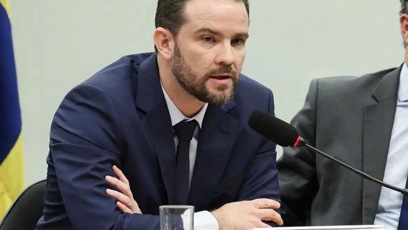 Brasília – DF – 12/05/2026 – Reunião da Comissão Especial da Câmara sobre o Fim da Escala 6x1 para debater os impactos econômicos da redução da escala de trabalho, sem redução de salário. Participou ministro da Fazenda, Dario Durigan. Foto Lula Marques/Agência Brasil