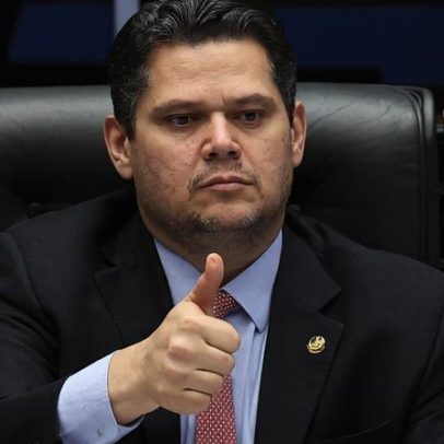 Alcolumbre defende melhorias no 6x1 e leva PEC às comissões