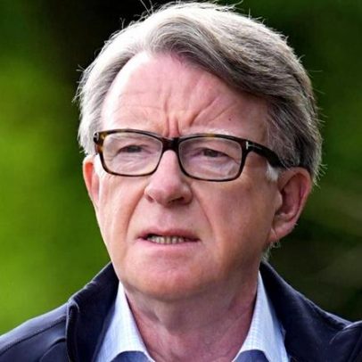 Mandelson pede publicação de mensagens; ministros esperam divulgação embaraçosa