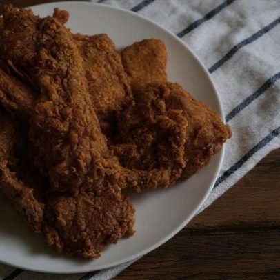 Melhor opção para empanar frango substitui farinha