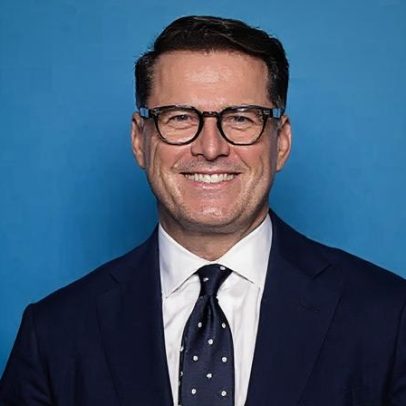 Estrela de TV australiana deixa o cargo após entrevista com Tommy Robinson
