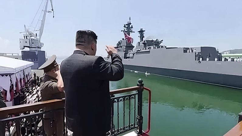 Kim afirma que a Coreia do Norte deve construir dois navios de guerra por ano nos próximos cinco anos