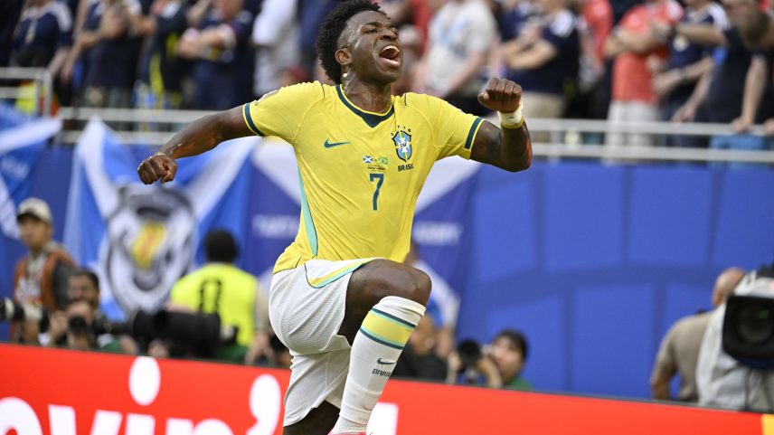 Vini Jr comemora o gol em Escócia x Brasil — Foto: Reuters/Nathan Ray Seebeck