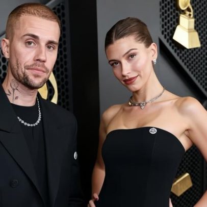 Justin Bieber beija Hailey durante comemoração dos Knicks
