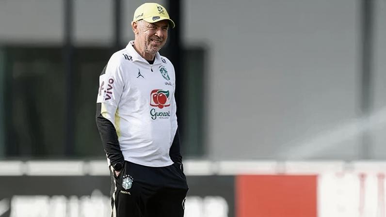 Carlo Ancelotti, técnico da Seleção Brasileira, em treino na cidade de Nova Jersey, nos Estados Unidos