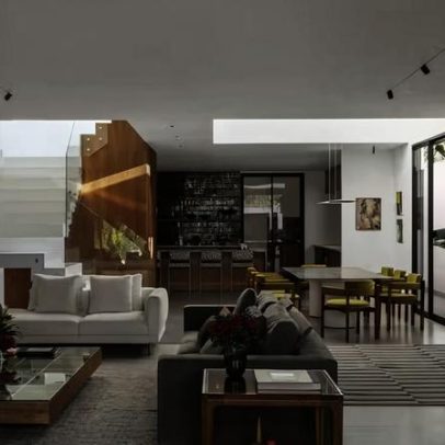 Casa de 450 m² no RJ ganha personalidade com toques de cor