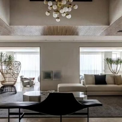 Reforma de cobertura transforma quarto em living com escada imponente