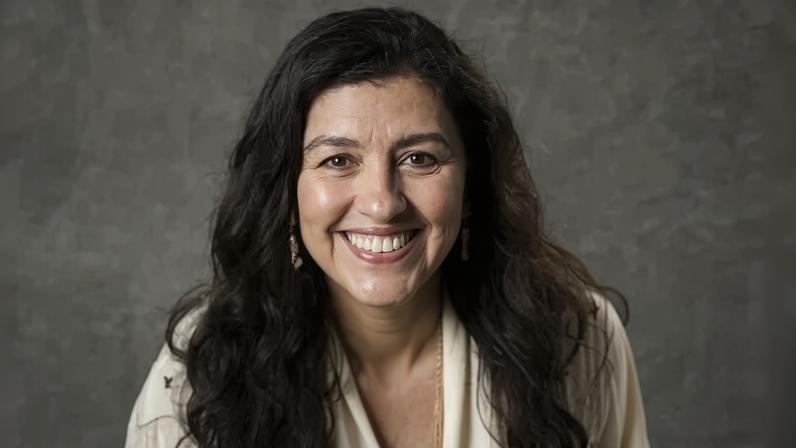 Regina Casé contou detalhes sobre a produção que contará a história do acidente do marido