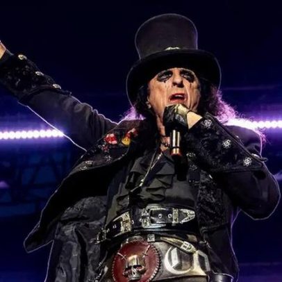 Alice Cooper agradece fã que encontrou cartão de crédito com álbum autografado