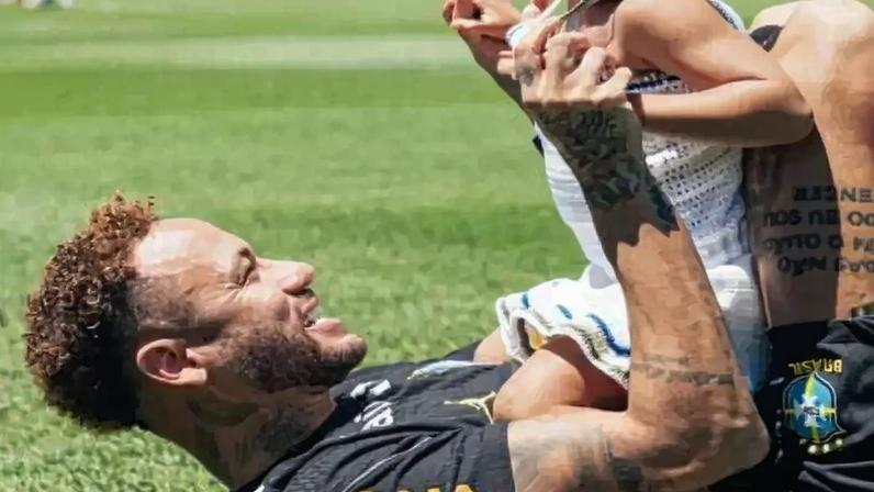 Neymar e filha na concentração da Seleção Brasileira