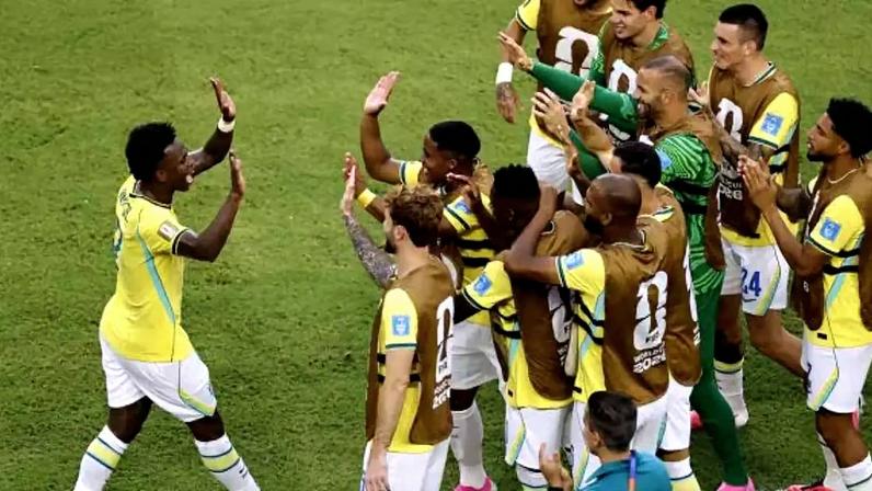 Vini Jr destaca evolução da Seleção e mantém foco no mata-mata –