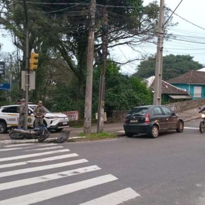Motociclista fica ferido em acidente na Avenida Oscar Pereira, Porto Alegre